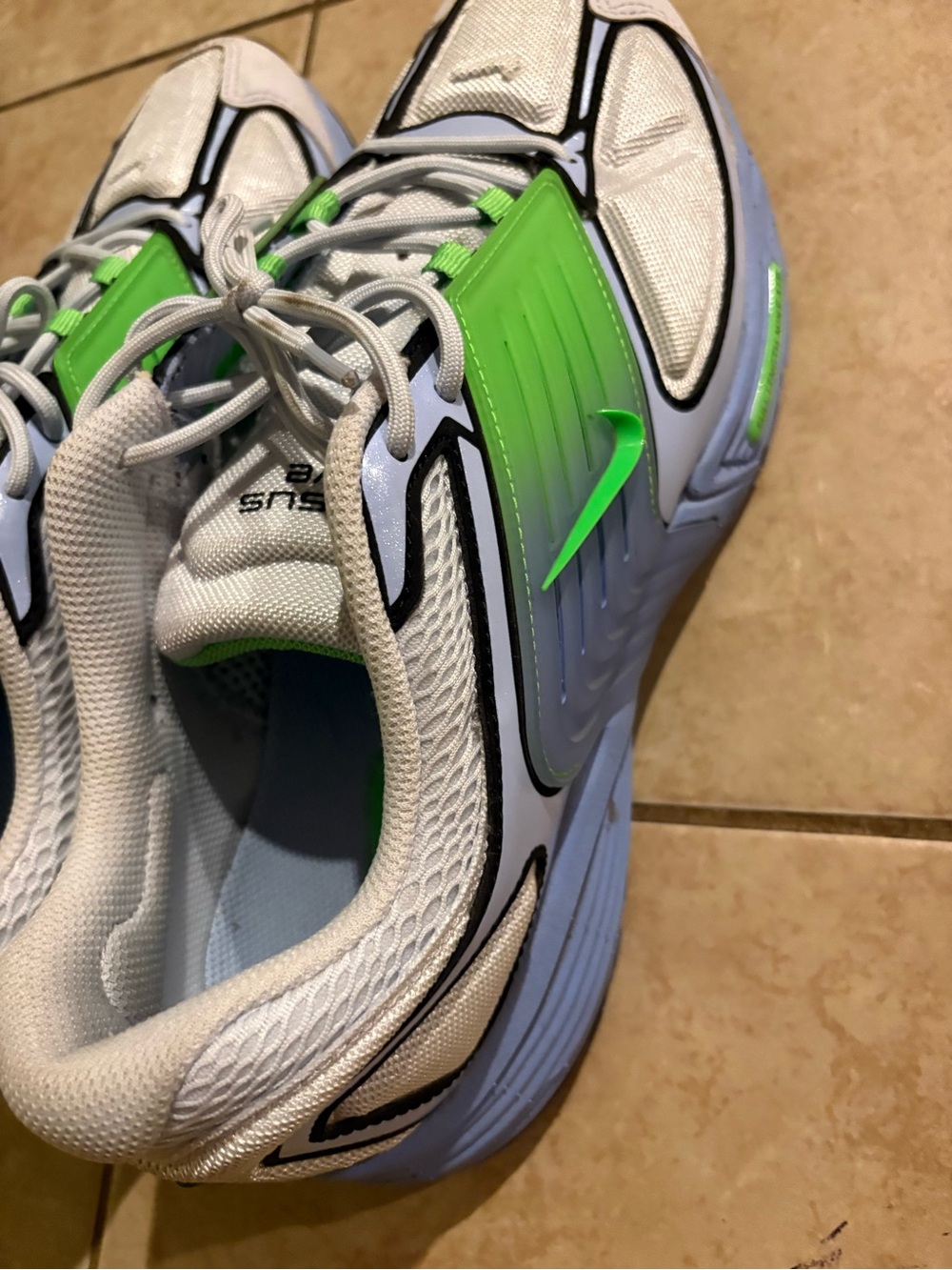Nike White and Neon Green Men's Running Sneakers Size 12 - Picture 4 of 7